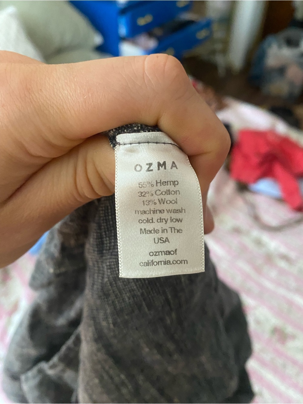 OZMA Gray Muscle Tee with Wide Arm Openings and Rounded Neckline - Picture 4 of 4